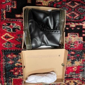 Slightly worn like new Dr.Martens 1490